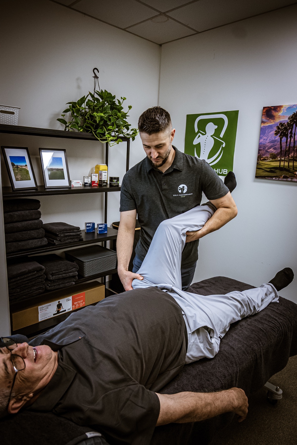 Jon Zuccala delivering osteopathic treatment at Golfers Hub